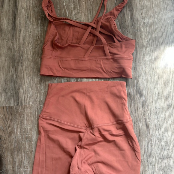 Amazon workout set - Picture 3 of 3